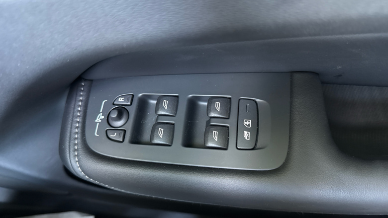 Volvo XC60 2.0 T8 [455] PHEV Ultra Dark 5dr AWD Geartronic Estate